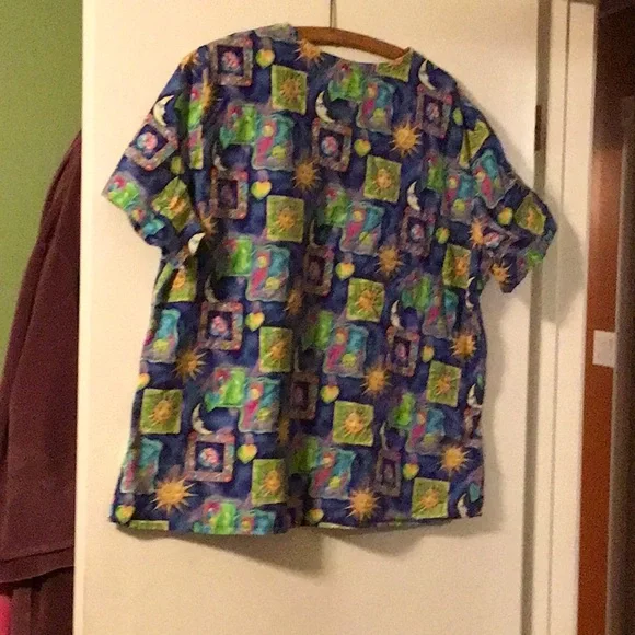 O2 Scrubs top size large? - Picture 2 of 6